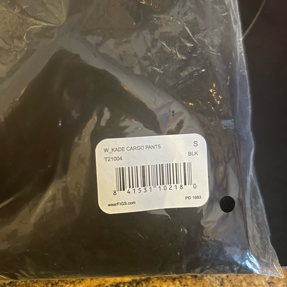 FIGS Kade Cargo Scrub Pants New with Tags size Small Black - Picture 2 of 6